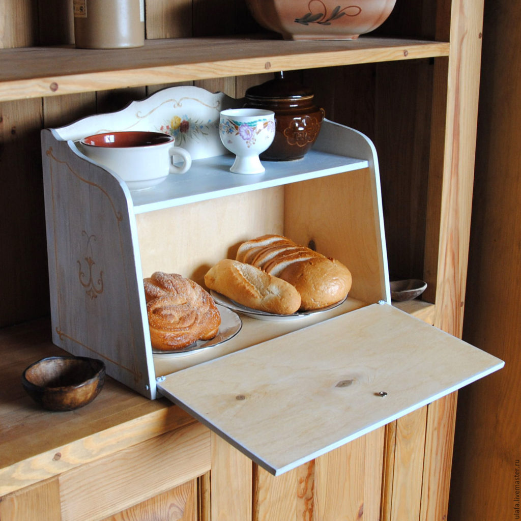 Особенный ремонт: хлебница – важный аксессуар для правильного хранения хлеба на кухне.